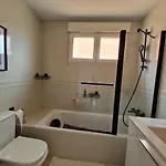 Moderno Y Renovado En Urbanización Playa Castillo, Apartamento