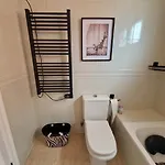 Moderno Y Renovado En Urbanización Playa Castillo, *