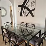 Moderno Y Renovado En Urbanización Playa Castillo, Apartamento
