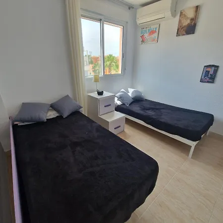 Apartamento Moderno Y Renovado En Urbanización Playa Castillo, *