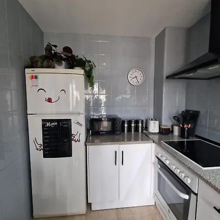 Moderno Y Renovado En Urbanización Playa Castillo, Apartamento *