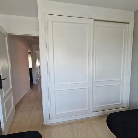 Moderno Y Renovado En Urbanización Playa Castillo, Dénia