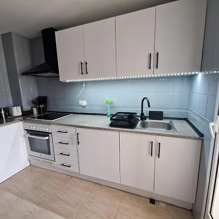 Apartmán Moderno Y Renovado En Urbanizacion Playa Castillo, *