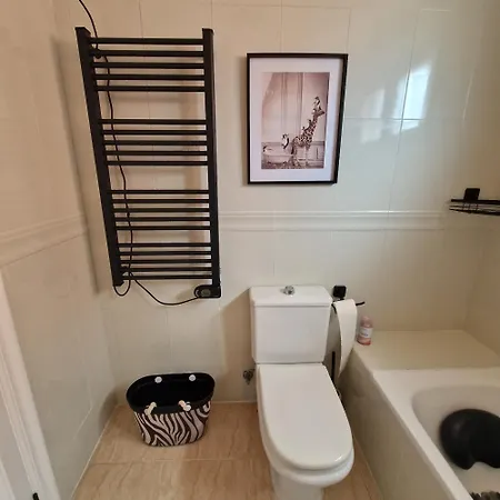 Moderno Y Renovado En Urbanizacion Playa Castillo, *