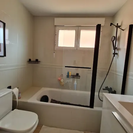 Moderno Y Renovado En Urbanización Playa Castillo, Apartamento